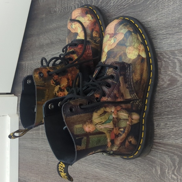 RARE Dr. Martens Pascal Hogarth Renaissance Size 6 - Picture 1 of 5